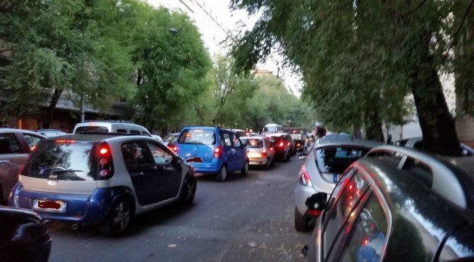 Ma dobbiamo morire di traffico, furgoni e cartoni? E la Metro C che fine ha fatto?