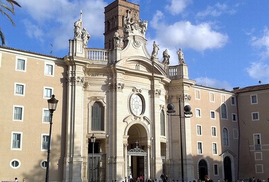 La Basilica di Santa Croce in Gerusalemme e la sua area archeologica illustrata da un sito spagnolo su twitter