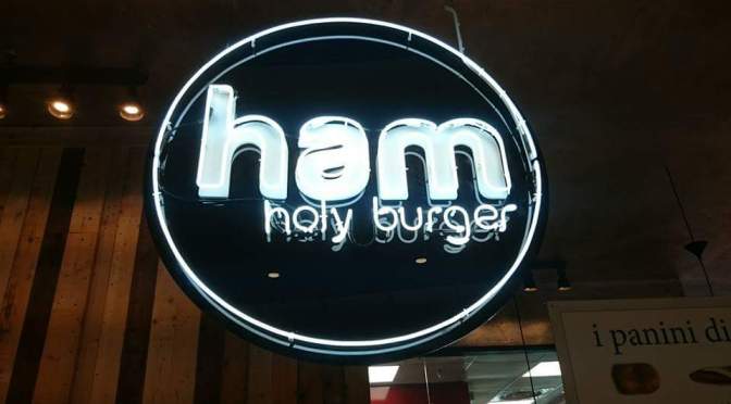 Ham Holy Burger alla Terrazza di Stazione Termini.