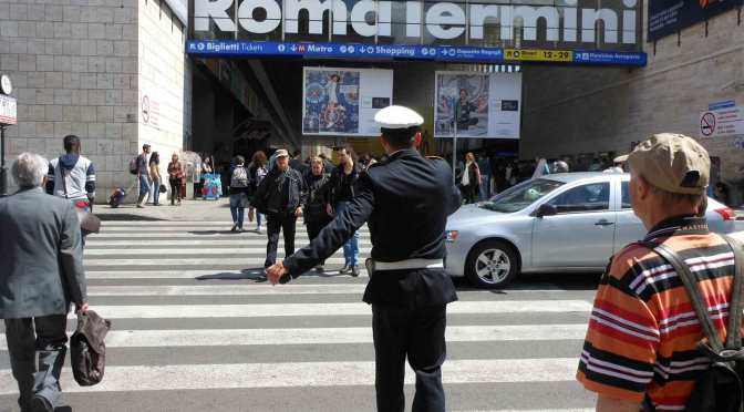 La Polizia Locale intensifica i controlli contro la sosta selvaggia in zona Termini: 22.889 sanzioni in sei mesi.
