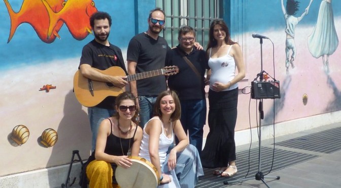 Loro distruggono, noi costruiamo