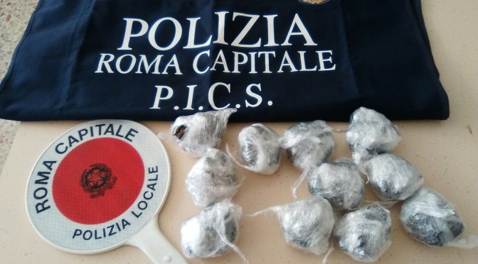 Parco di Colle Oppio, pattuglia arresta pusher