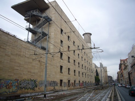 Esquilino_-_edifici_di_Termini_a_via_Giolitti_1000971