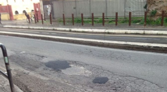 Finalmente qualche rattoppo a via Giolitti!