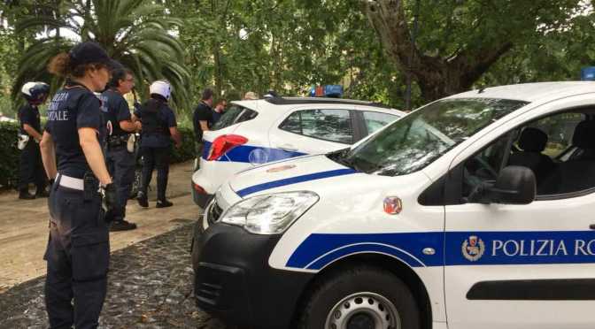 15/06/18 Piazza Vittorio: minacce e spinte agli agenti, arrestato pusher