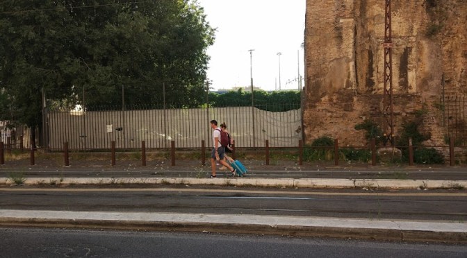 Via Giolitti, il cd Tempio di Minerva Medica e la vita pericolosa dei pedoni e dei turisti