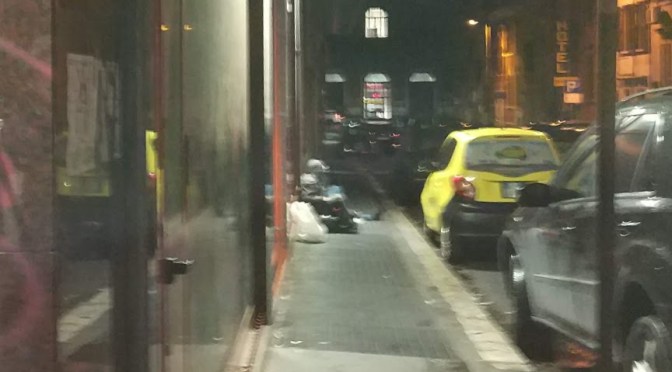 Con il freddo aumenta il disagio dei senzatetto all’Esquilino e in tutta Roma. I numeri telefonici per le emergenze e gli indirizzi per le donazioni di coperte e sacchi a pelo