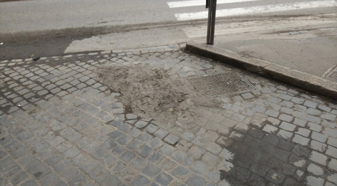 Evento epocale a via di Porta Maggiore: disostruiscono le caditoie!!!