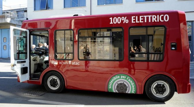 Sono tornati i mini bus elettrici: ma guai a farli passare per l’Esquilino!