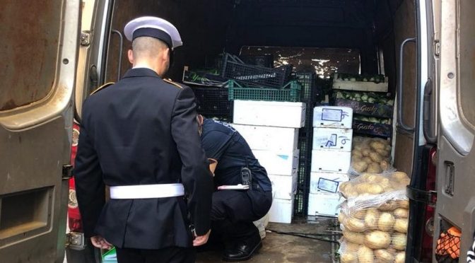 5 giugno 2019 – Oltre 100 kg di alimenti sequestrati dalla Polizia Locale: erano mal conservati e ammassati in pessime condizioni igieniche