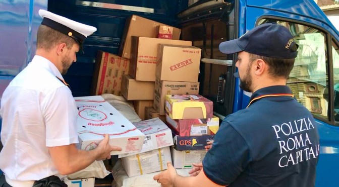 Stazione Termini: Polizia Locale sequestra 300 kg di merce alimentare. Eseguito il fermo amministrativo del furgone utilizzato per la vendita illegale.