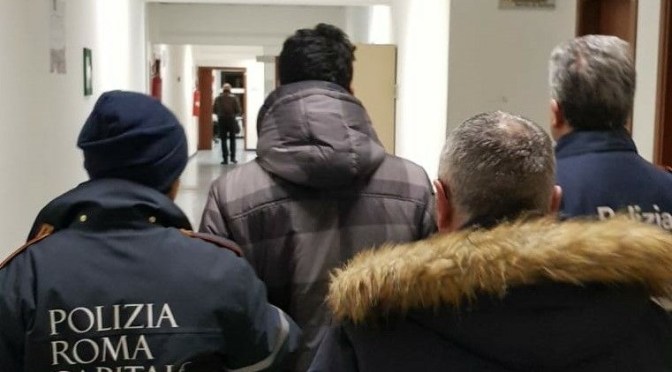 Colle Oppio: fermato per furto di cellulare, oppone resistenza agli agenti . Arrestato