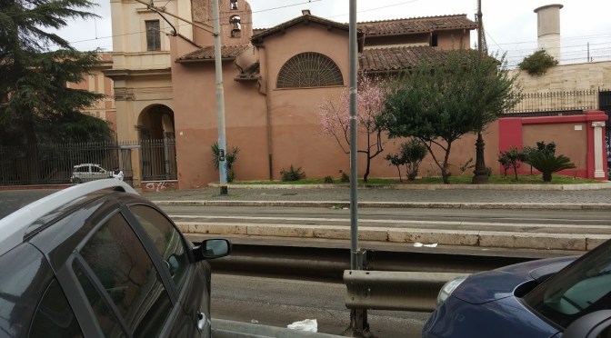 Ripulito il muro esterno della chiesa di Santa Bibiana