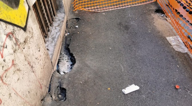 via Bixio:Topi, buche, pollai, mondezza, rovistatori e lavori “ben fatti”