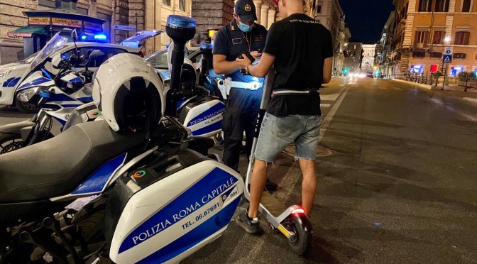 Monopattini, blitz della Polizia Locale per le vie del centro. Oltre 400 controlli e 113 sanzioni