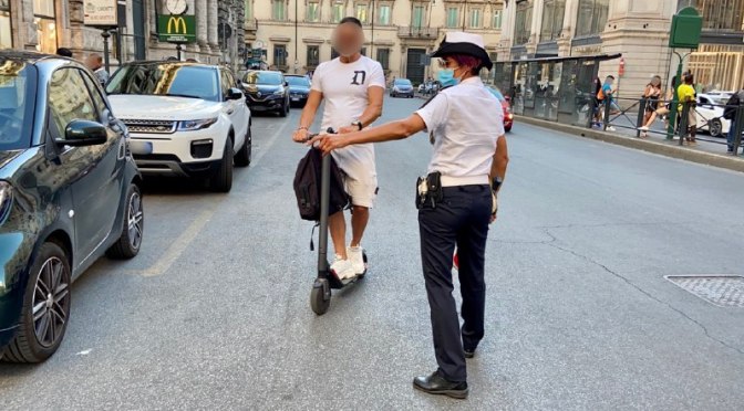 Monopattini, oltre 150 illeciti contestati nel Centro Storico: controlli mirati da parte della Polizia Locale
