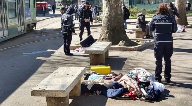 Esquilino, controlli a tutela della salute pubblica da parte della Polizia Locale, chiuso un minimarket per inadempienze sanitarie. A Porta Maggiore prosegue la lotta al degrado: sequestrata una tonnellata di ciarpame.