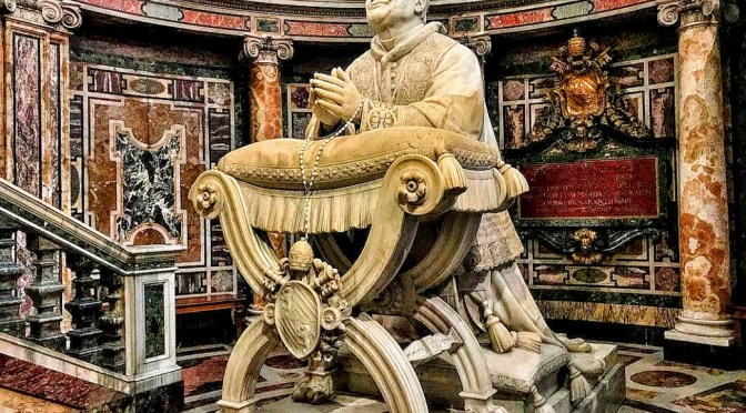 La grande scultura di papa Pio IX in Santa Maria Maggiore