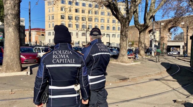 Lotta al degrado: task force della Polizia Locale a contrasto dei mercatini illegali