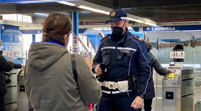 Stazione Termini, Polizia Locale arresta un uomo durante i controlli  green pass. Dà in escandescenze dopo essere stato richiamato ad  indossare la mascherina.