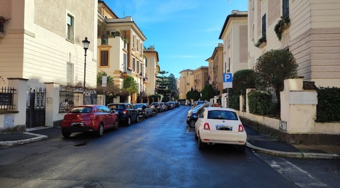 Via Luzzatti, un angolo di Londra nel Rione Esquilino ma le sorprese non mancano