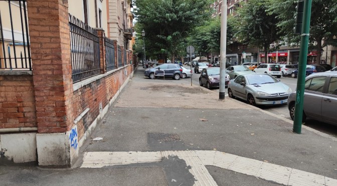 Addio all’edicola all’incrocio tra via Santa Croce in Gerusalemme e viale Manzoni