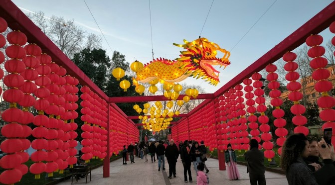 17 e 18 febbraio 2024 Immagini della Festa del Capodanno Cinese (Anno del Drago) allEsquilino. Colori, folklore e allegria ma non sono mancati i problemi