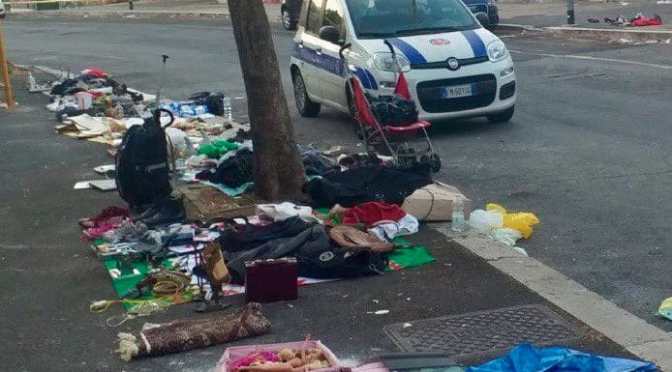 Lotta ai mercatini illegali: ripetuti interventi della Polizia Locale a Porta Maggiore. Sequestrati 20 quintali di merce 