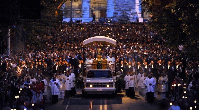 22/6/25 “Tradizionale processione del Corpus Domini” a via Merulana dopo la S. Messa celebrata sul sagrato di San Giovanni in Laterano  dal Santo Padre Leone XIV