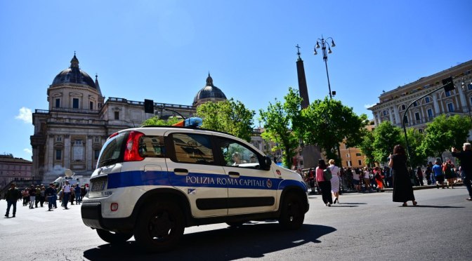 1/6/25 Esquilino: uomo colto da malore in auto: provvidenziale intervento della Polizia Locale