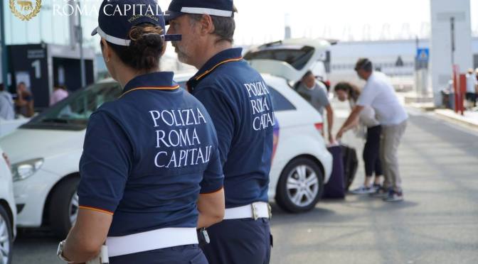 17/9/25 Polizia Locale, arrestato tassista abusivo alla stazione Termini: reagisce con violenza ai controlli brandendo un martello contro gli agenti. L’uomo era stato già fermato e sanzionato precedentemente. Da inizio anno oltre 7mila controlli dei caschi bianchi su Taxi ed Ncc, 900 gli illeciti rilevati